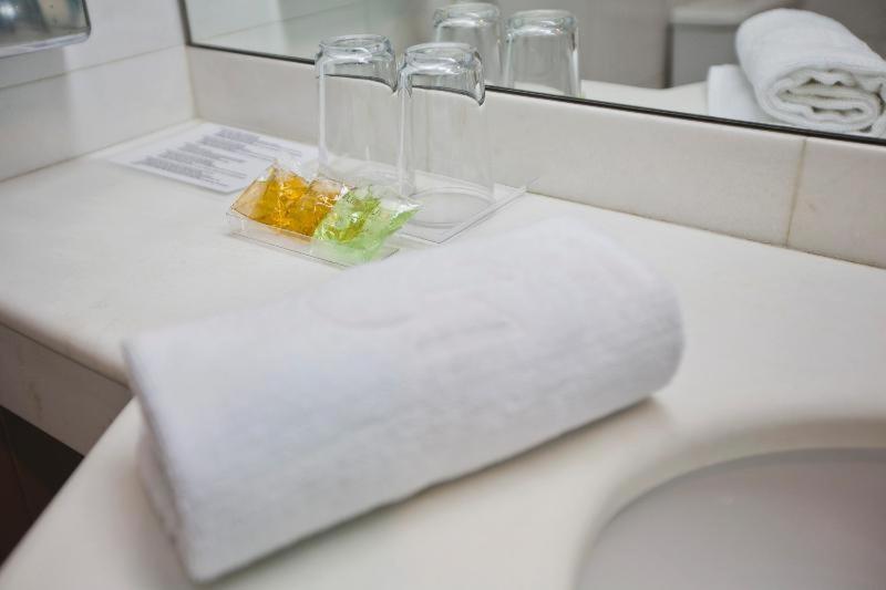 & Co. J. Botanico Boutique 3*